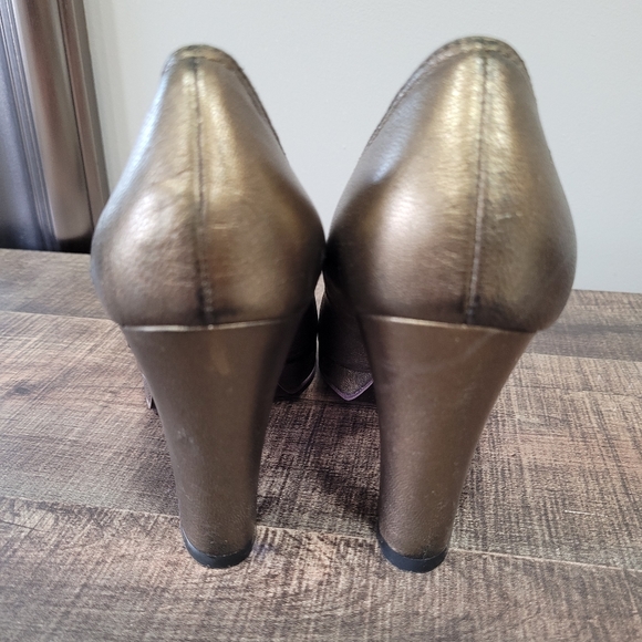 Bandolino Platform Sandals - Picture 6 of 6